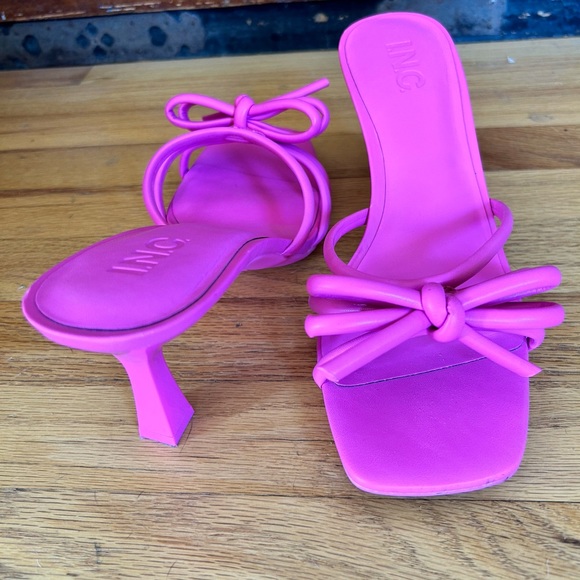 Barbie like Fuschia kitten heels - Picture 2 of 4